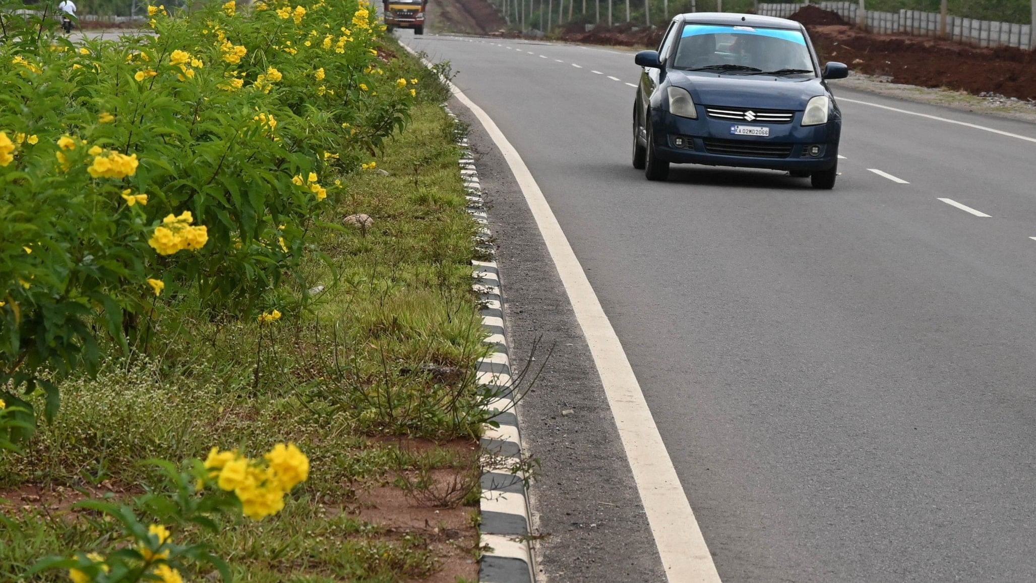 <div class="paragraphs"><p>Representative image of a road.</p></div>